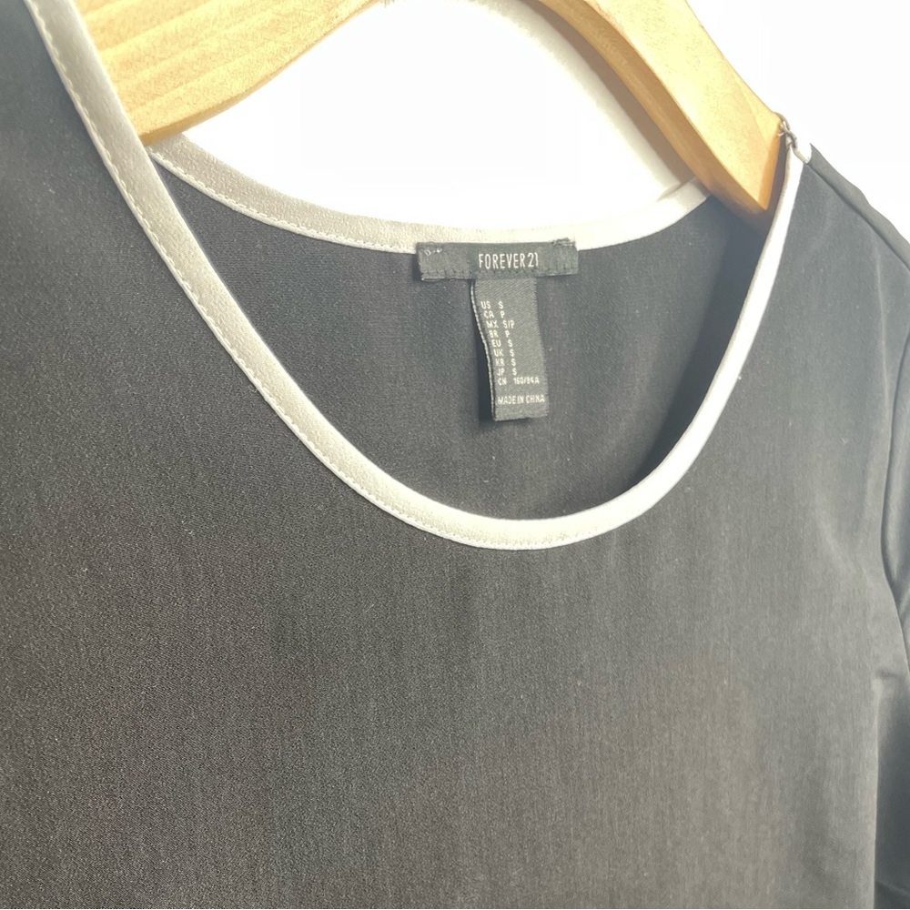 Forever 21 Women’s  Short Sleeves Top With Round neckline and Contrast Trim - Picture 2 of 5